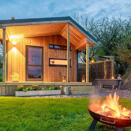 Luxury Glamping Cabin With Outdoor Bath On Cornish Flower Farm Truro Exterior foto