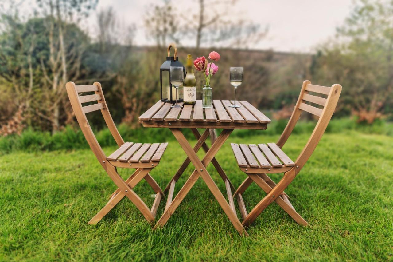 Luxury Glamping Cabin With Outdoor Bath On Cornish Flower Farm Truro Exterior foto