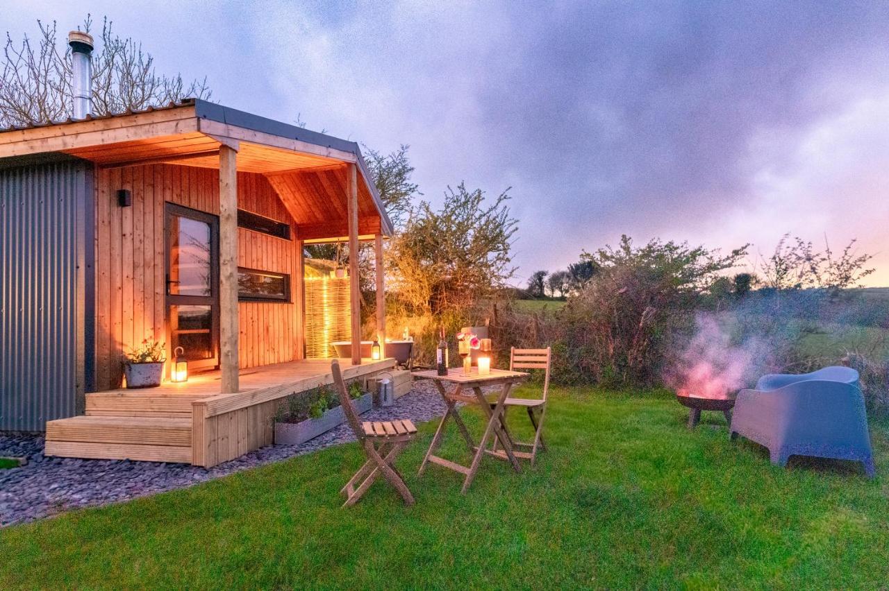 Luxury Glamping Cabin With Outdoor Bath On Cornish Flower Farm Truro Exterior foto