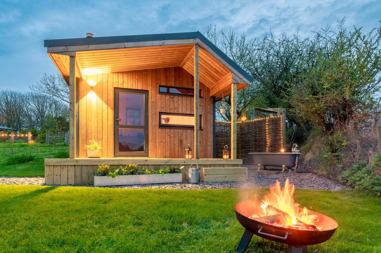 Luxury Glamping Cabin With Outdoor Bath On Cornish Flower Farm Truro Exterior foto