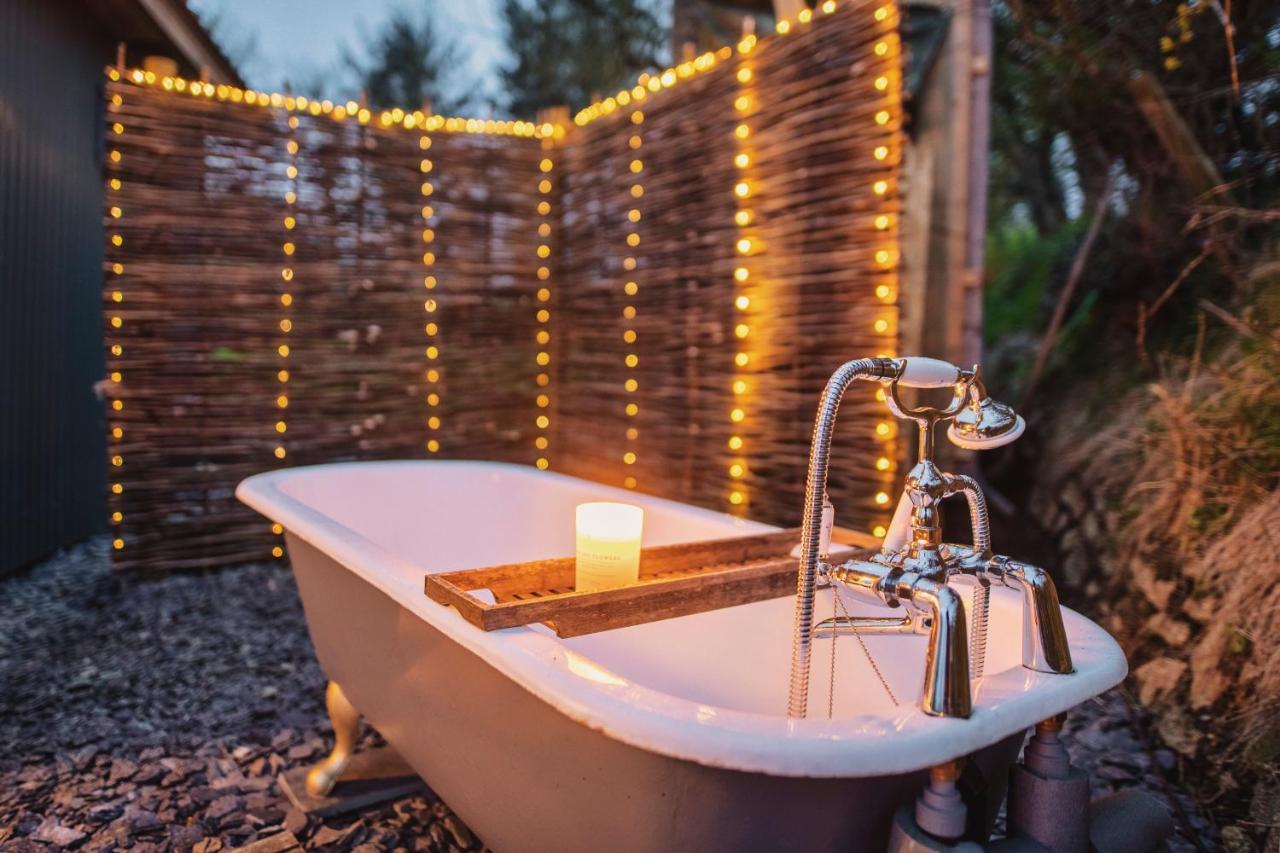 Luxury Glamping Cabin With Outdoor Bath On Cornish Flower Farm Truro Exterior foto