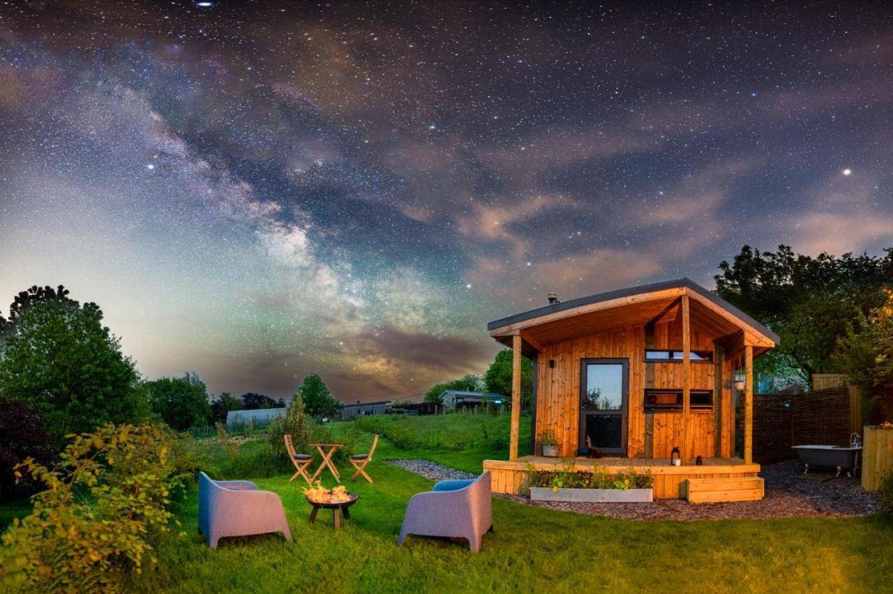 Luxury Glamping Cabin With Outdoor Bath On Cornish Flower Farm Truro Exterior foto