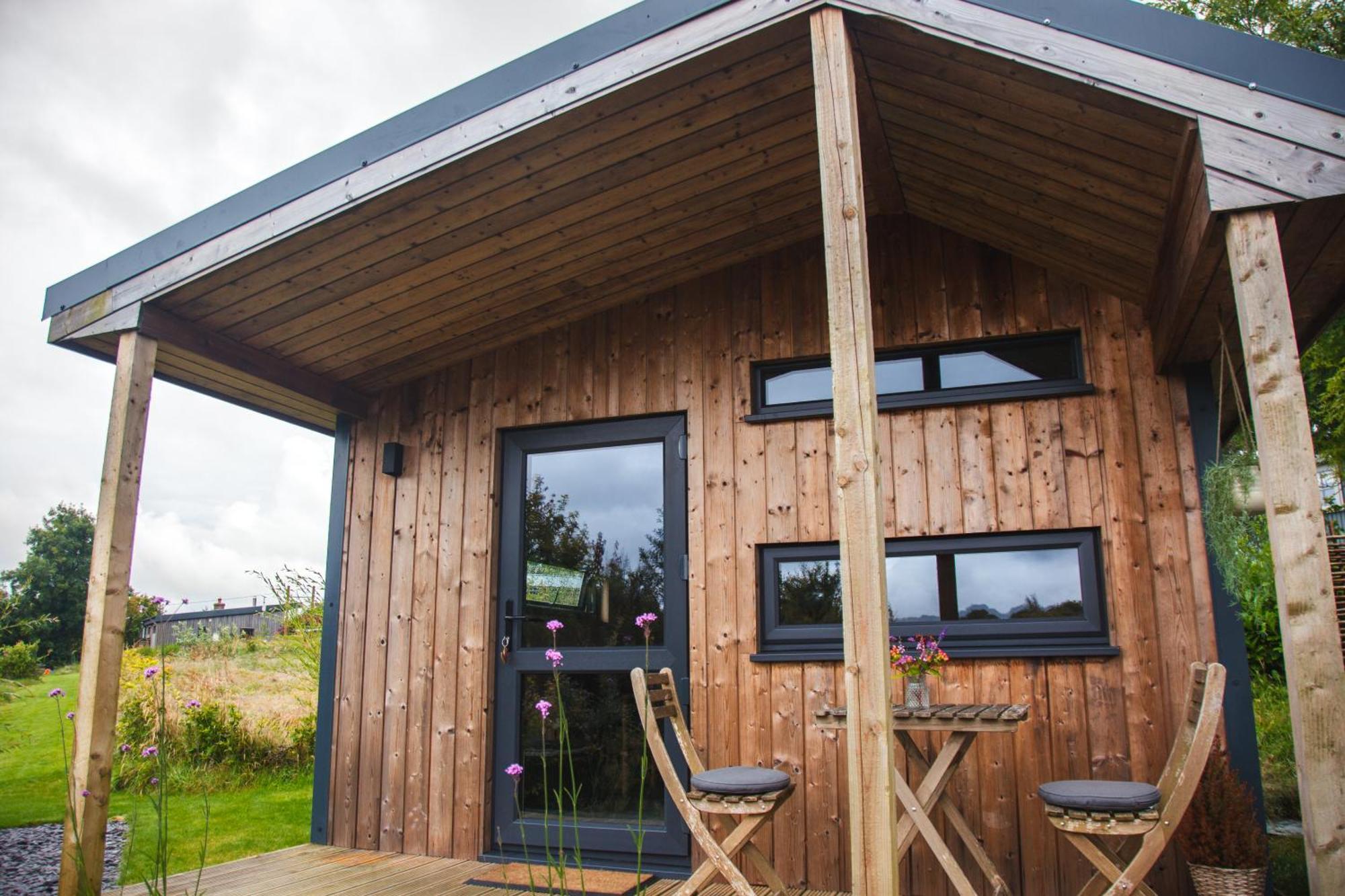 Luxury Glamping Cabin With Outdoor Bath On Cornish Flower Farm Truro Exterior foto