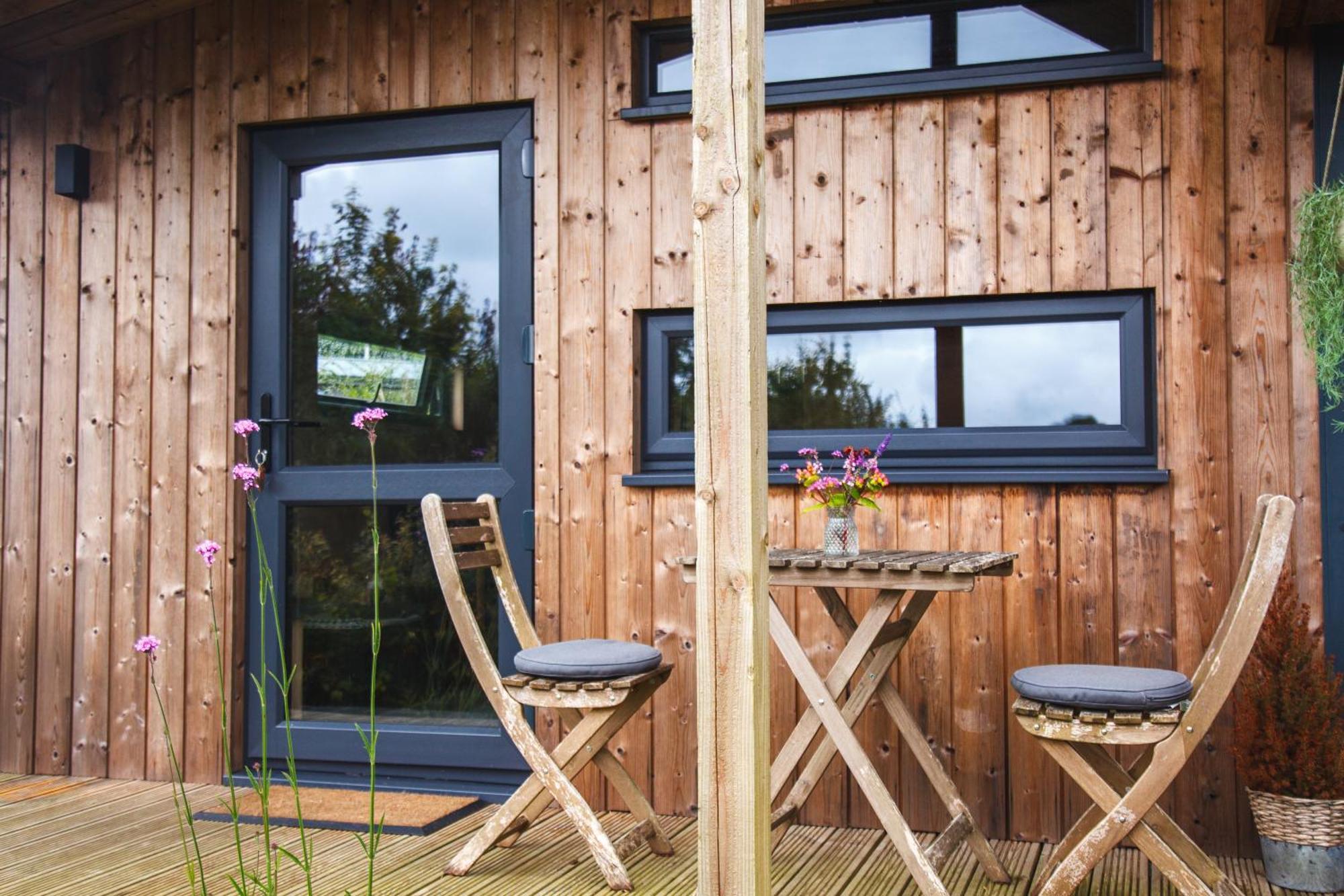 Luxury Glamping Cabin With Outdoor Bath On Cornish Flower Farm Truro Exterior foto