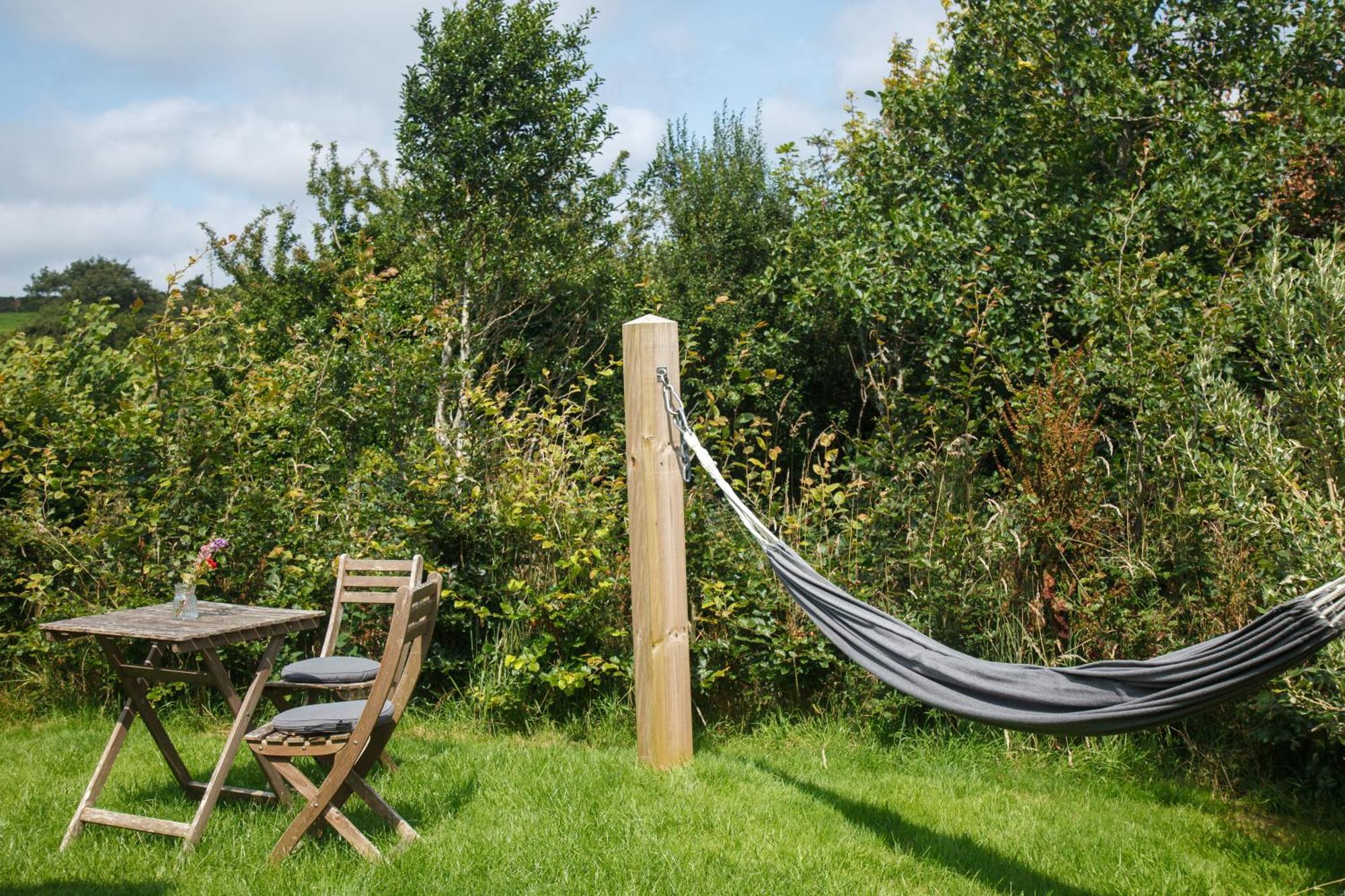 Luxury Glamping Cabin With Outdoor Bath On Cornish Flower Farm Truro Exterior foto