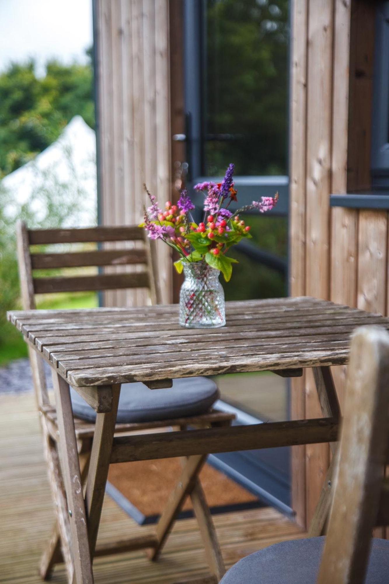 Luxury Glamping Cabin With Outdoor Bath On Cornish Flower Farm Truro Exterior foto